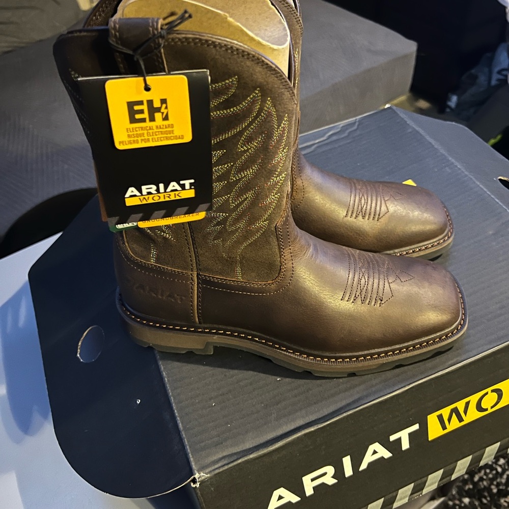 (Sold)Ariat Groundbreaker SZ8 soft toe